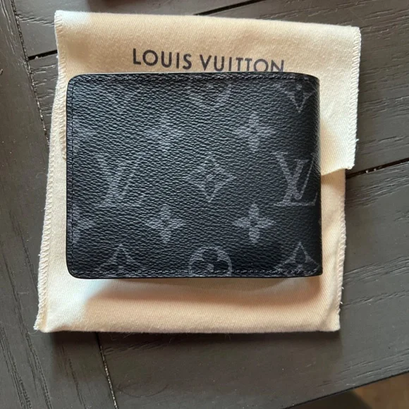 Black Luis Vuitton men’s wallet - Picture 3 of 4